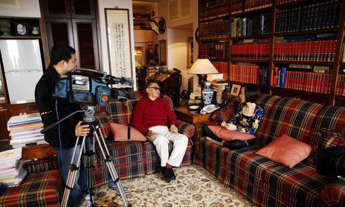 90平米如小型图书馆 鲁豫李敖的书房历险记