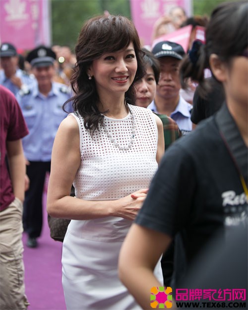 正文 【品牌家纺网讯】8月25日,形象代言人赵雅芝女士为上虞博洋家纺