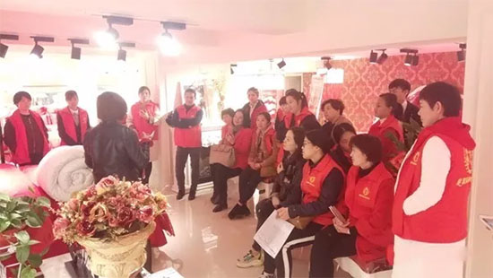 黛富妮公司工会主席李芳表示本次的培训意义重大