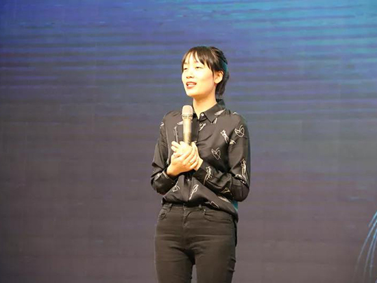 品牌中心李红梅经理向学员们分享了丝路传奇等高端被芯的销售落地。
