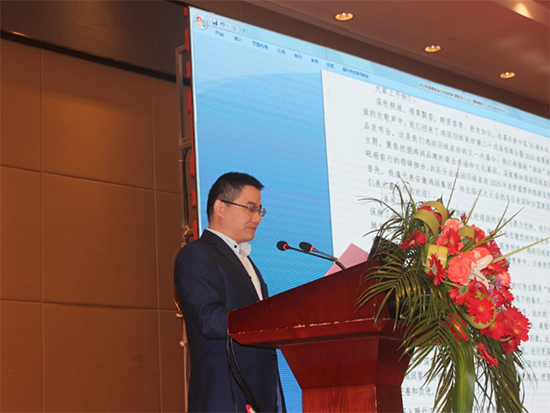 公司常务副总裁夏毅发表了热情洋溢的讲话