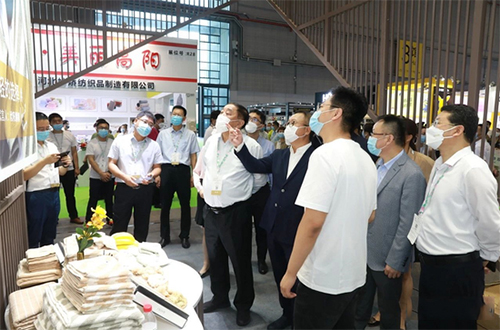 中国纺织工业联合会领导到高阳展区参观