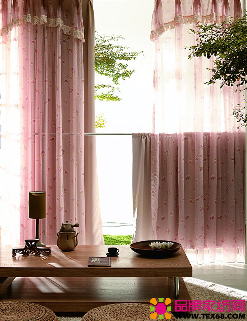 简约布艺窗帘演绎风情万种居室(4)