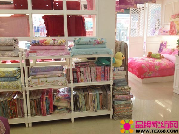 美罗家纺雅安店内部陈列.jpg