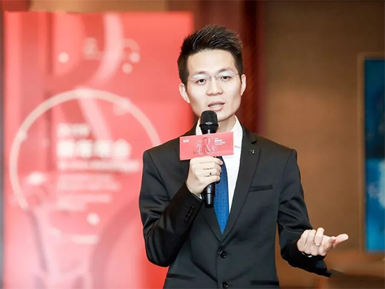 集团董事长李来斌在百丽丝会场发表重要讲话