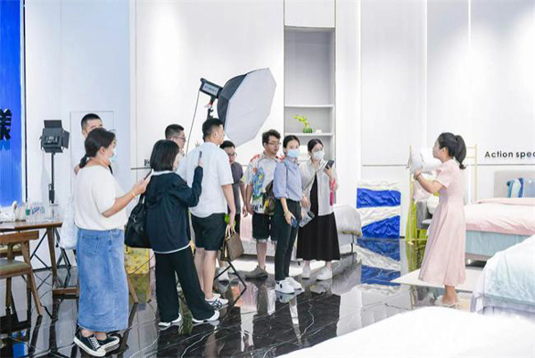 纤意坊直播生态中心2